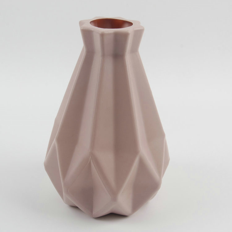 U-Diamond Shaped Plastic Funnel Vase